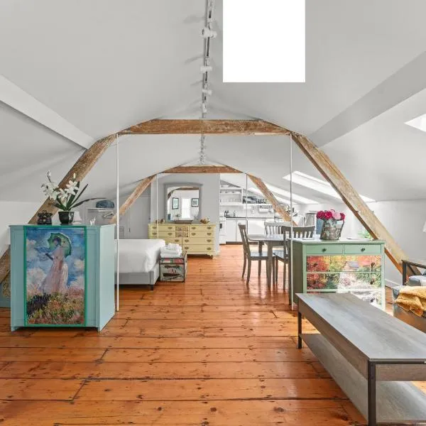 Sunny Westport Studio Apt. Above Historic Mill, hotel in Westport