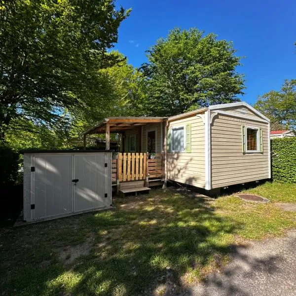 Mobilhome au bord du lac, hotel in Saint-Gérons
