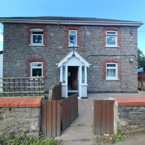 Oakwood Airport Accommodation, hotel in Lulsgate Bottom