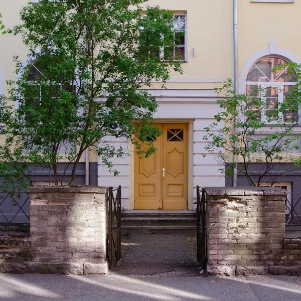 Large 3-room apartment in a historic house, hotel a Tallinn