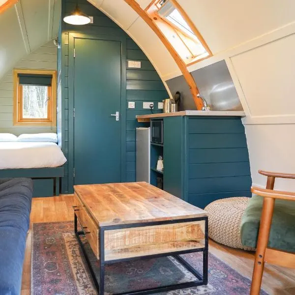 Chawton Park Farm by Wigwam Holidays, hotel in Chawton