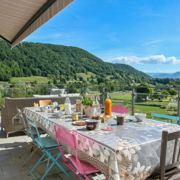 La Maison Dauphinoise – hotel w mieście Saint-Bueil