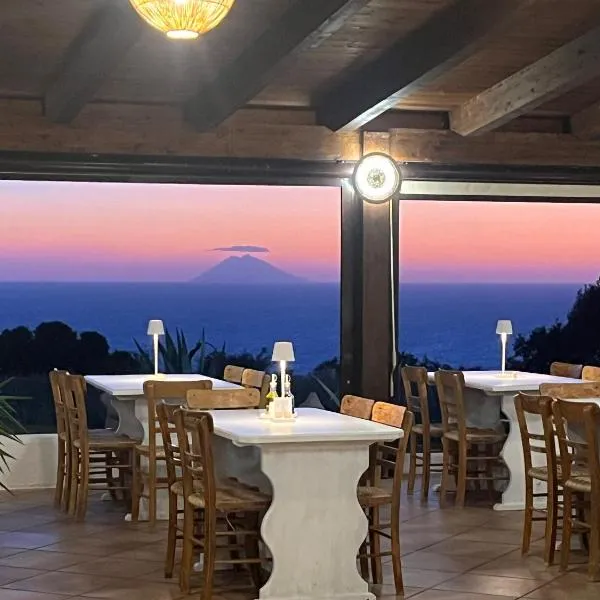 Ninea Panoramic Family Apartments - large pool with sea view, hotel in Capo Vaticano
