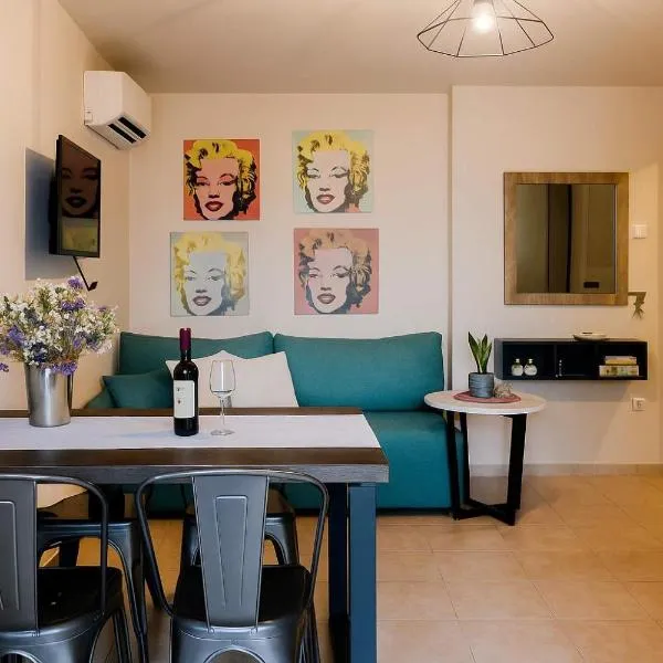 Urban Living, Minicasa Nomad - Kalamata's Hideaway，位于Akovítika的酒店