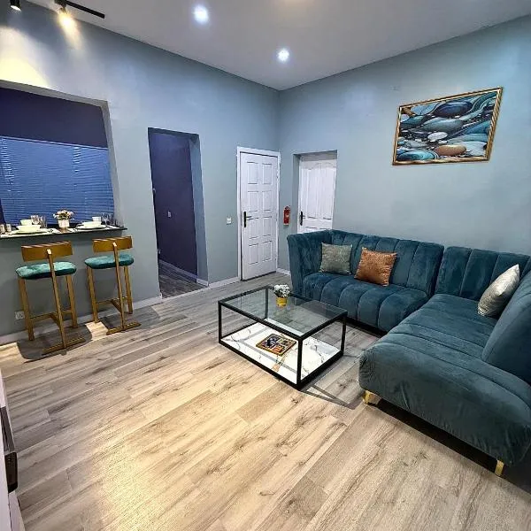 Teal Open Plan 1 Bed & Parlour Lekki 1 24-7 Power, Netflix, WIFI, hotel v destinaci Lagos