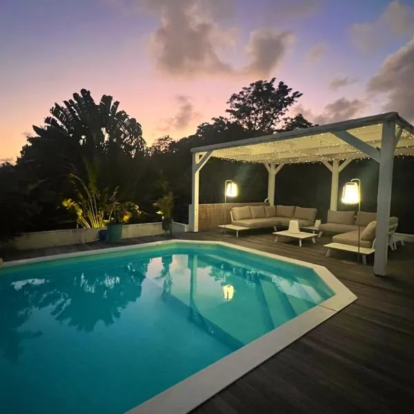 Spacieuse VILLA COROSSOL avec piscine et jeux extérieurs, hotel v destinaci Le Gosier