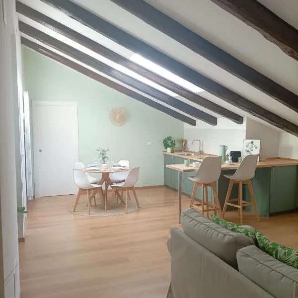 Loving My Rooms 1 - Deliziosa Mansarda in Centro, hotel in Gorizia