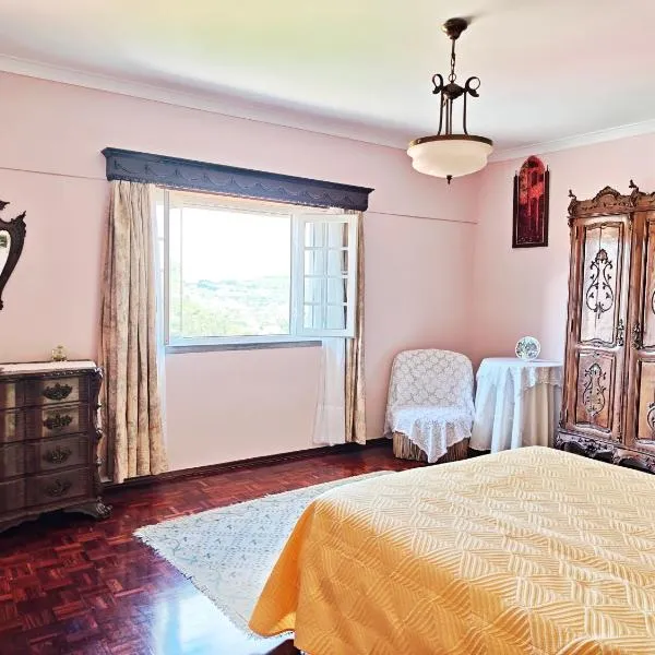 Red Rose, hotel in Quejas