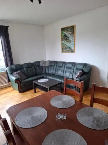 Lägenhet på Ängsvägen, hotel in Härnösand