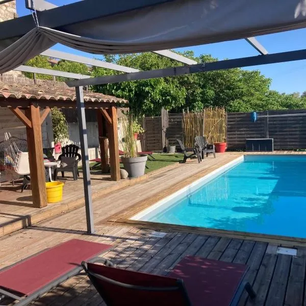 Le Cyprès, gîte avec piscine, hotel em Lablachère