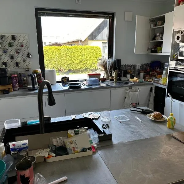 Rum i villa Burlöv、Arlövのホテル