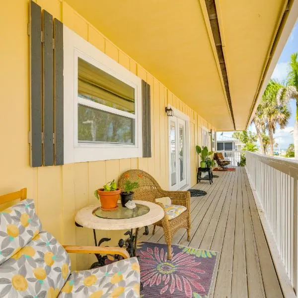 Steps to Shore: Sunny Fort Myers Beach Escape!, hotel in Fort Myers Beach