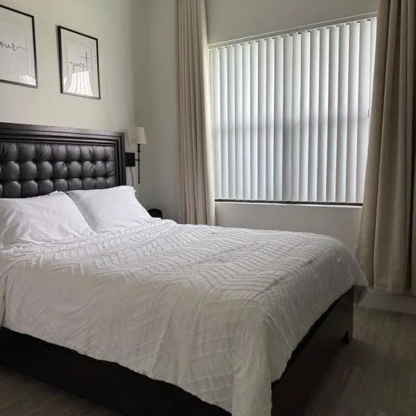 Casa Blanca Private Suite, hotel in Lehigh Acres