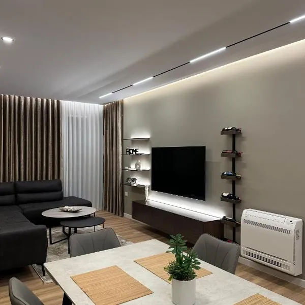Bright & Modern Family Flat, hotel in Tirana