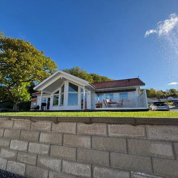 Sea view and beachfront house، فندق في لجونجسكيل