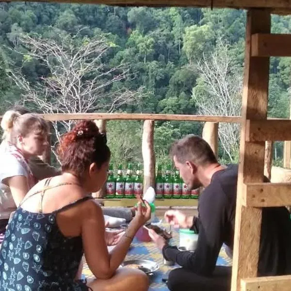 ORANGUTANTREKSUMATRA & LOVELY JUNGLE LODGE only book IF you are treking with us, hotel a Bukit Lawang