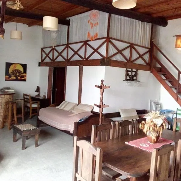 casa EKYN Tandil, hotel in Tandil