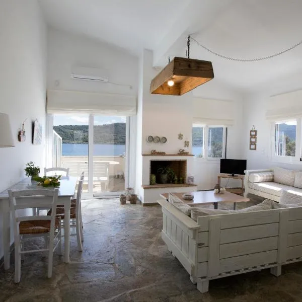Seafront Rododafni Loft، فندق في Yiáltra