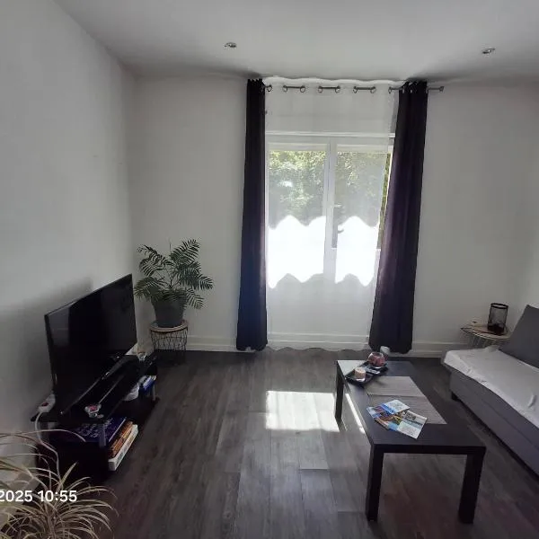 Appartement "les tournesols" 1er étage 2ch avec parking à Lurs, hotel v destinaci Lurs