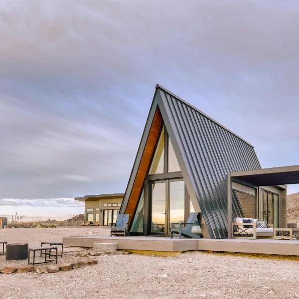 Stardust Big Bend Luxury A-Frame#2 with a fab view, hotel in Terlingua