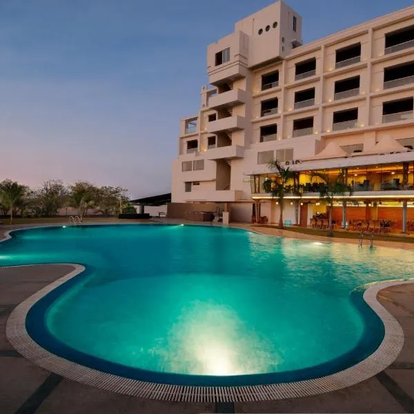 Seasons Rajkot – hotel w mieście Khirasra