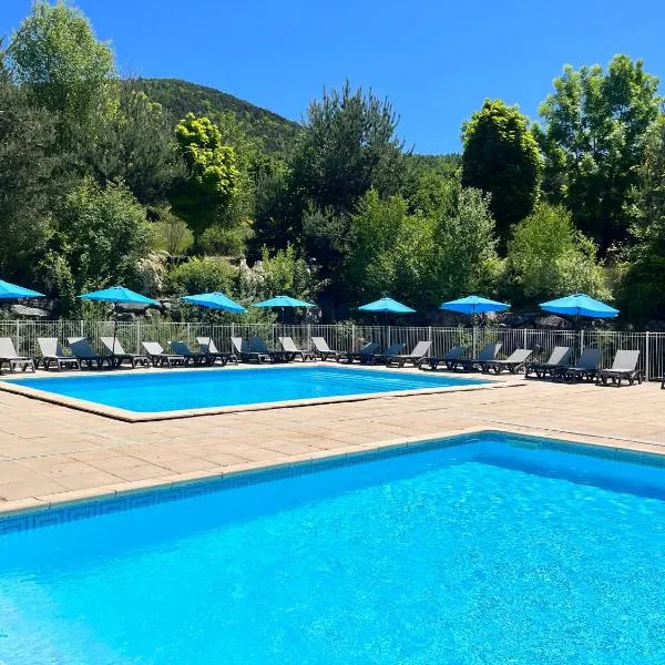 Villages de Chalets et camping La Pierre de l'Aigle, hotel a La Bréole
