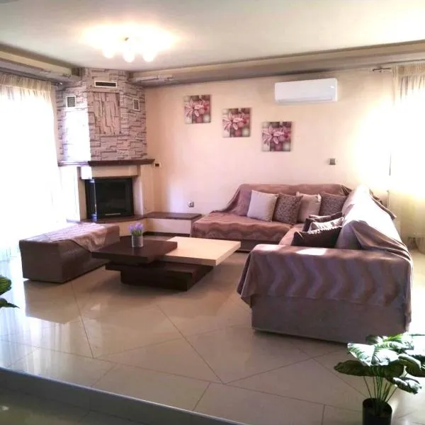 Rias house, hotel v destinaci Néa Péramos