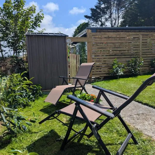Aberystwyth holiday village walking distance to beach, town great outside space parking next to property, hotel in Aberystwyth