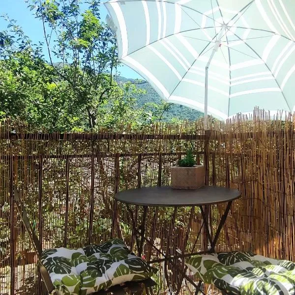 Maison typique de village Corse , 10 min aéroport et de la mer, hotel v destinaci Prunelli-di-Casacconi