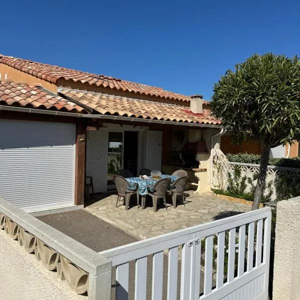 HOLIDAYLAND BAIE DES OLIVIERS VILLA 36m2 1chambre fermée 6 couchages ou VILLA 41M2 2chambres fermées 7 couchages, hotel di Narbonne-Plage