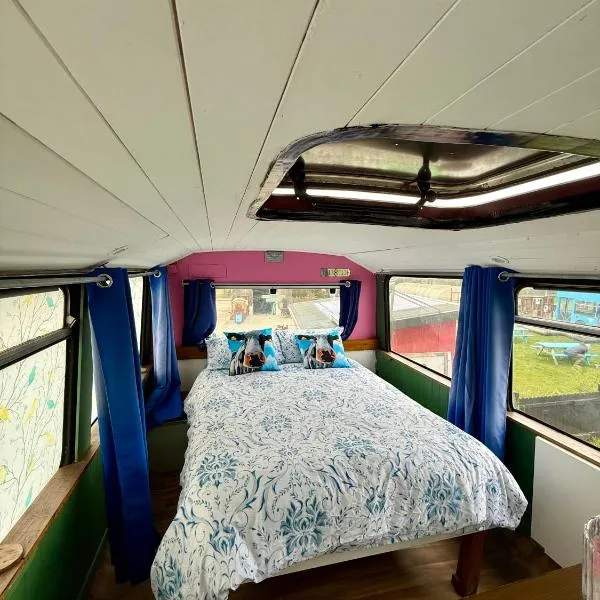 Ballinadee Bus, hotel v destinaci Ballinadee