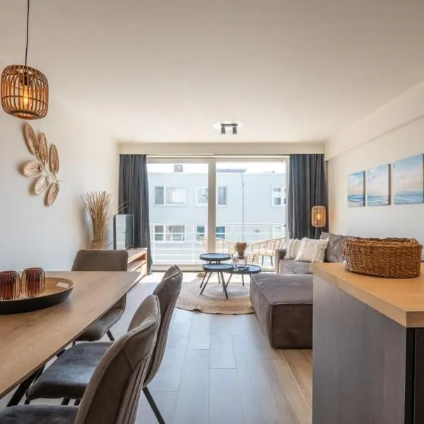 Modern apartment close to the beach for 6, hotel en Ostende