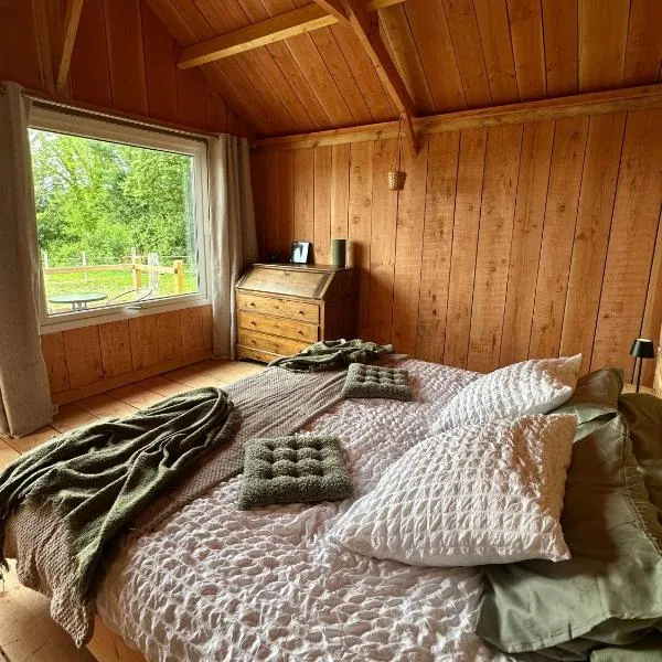 Le Refuge en bois nuit insolite en pleine Nature, hotel em Glanville