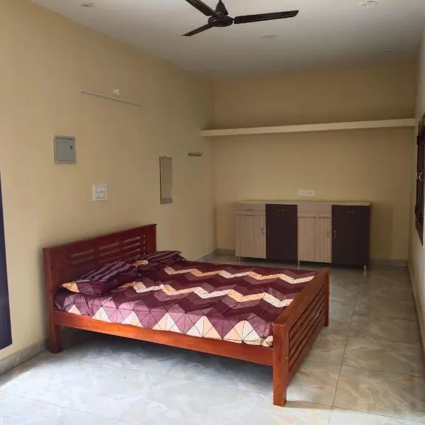 Jayanthi home stay, hotel v destinaci Tiruvannamalai