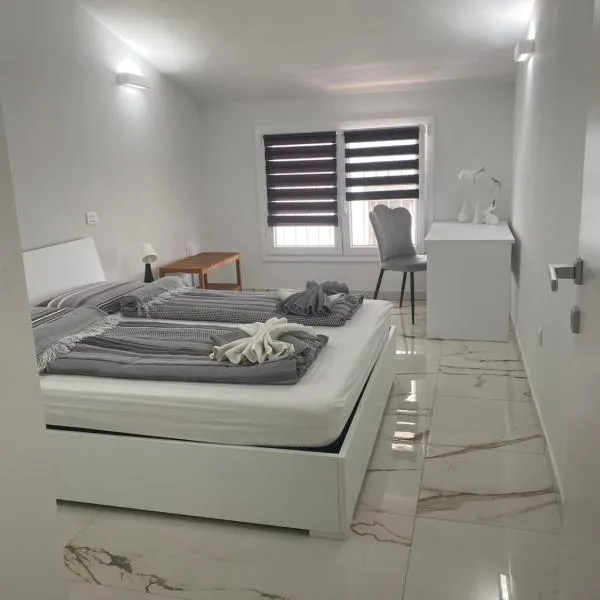 Casa Moniga 2-Residenze Lizzeri, hotel v destinácii Moniga