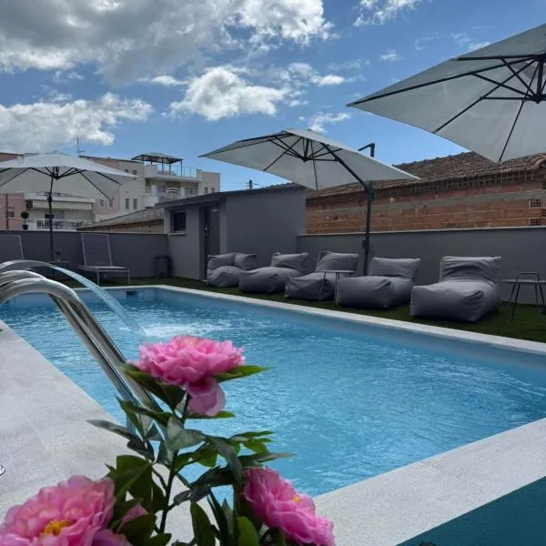 STREET 90 Luxury Apartment, hotel in Keramotí