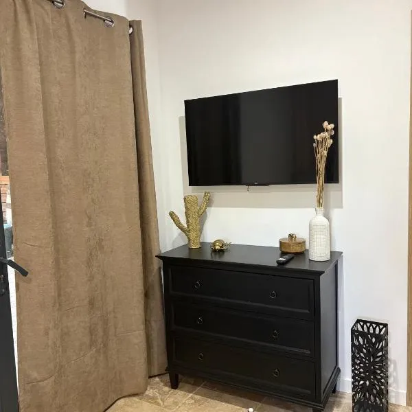 Le studio du port, hotel em Paraza