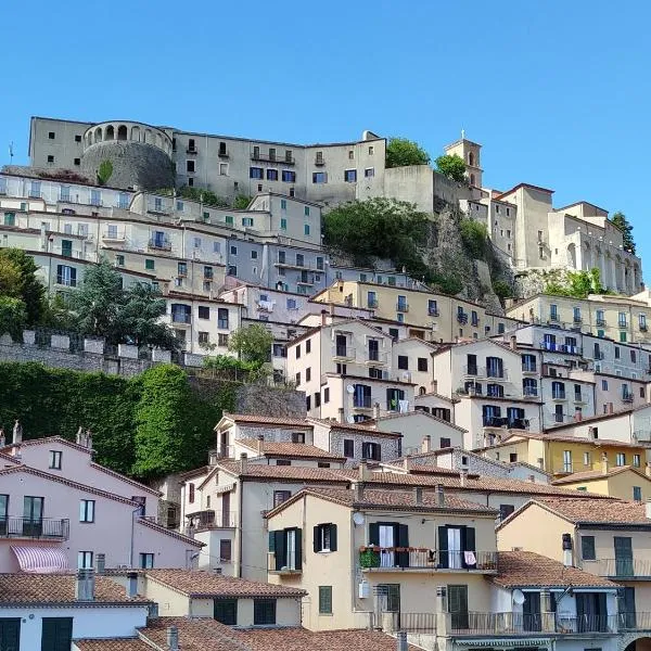 Casetta con VISTA CASTELLO e PARCHEGGIO COMODO, hotel in Muro Lucano