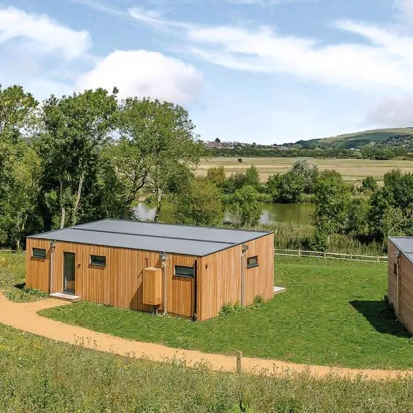 Swanborough Lakes Luxury Lodges, hotel in Lewes