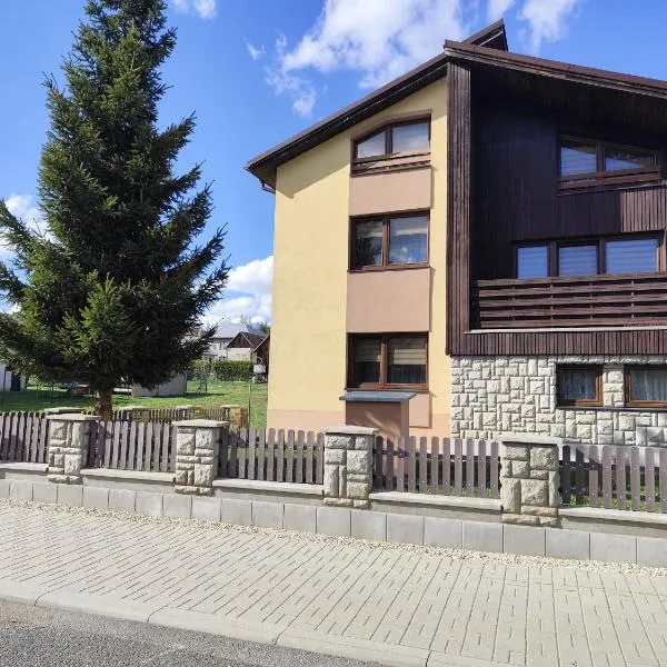 Sárka, hotel u gradu 'Štrba'