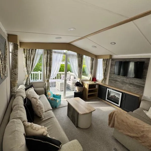 Luxury Caravan - Sleeps 8 - Haven Cala Gran - Close to Blackpool, hotel in Blackpool