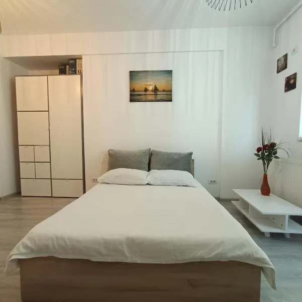Elegant Studio Militari Private Parking Self check in Netflix New building, hotel in Bucharest