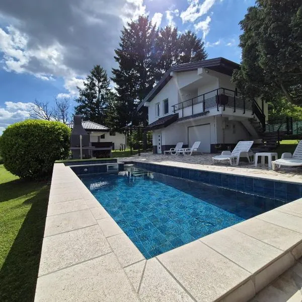 EmUm family cottage, hotel v destinaci Potkraj