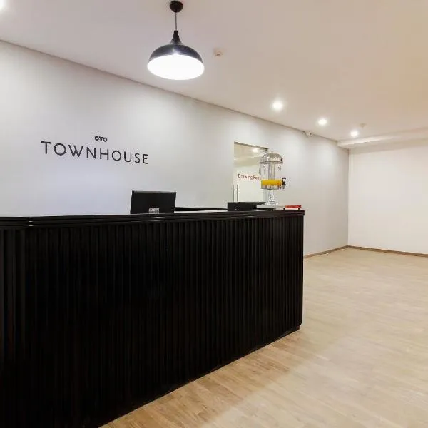 Super Townhouse RCC Elite, hotel v destinaci Ameerpet