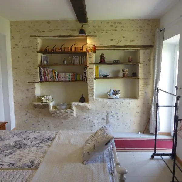 Chambre d'hôte Les Papillons - Chez Gilles et Myriam, hotel v mestu Samadet