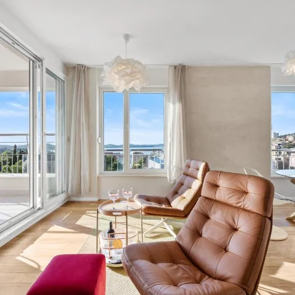 SUITE 65 Šibenik Home apartment Sea view & underground garage parking, hotel in Šibenik