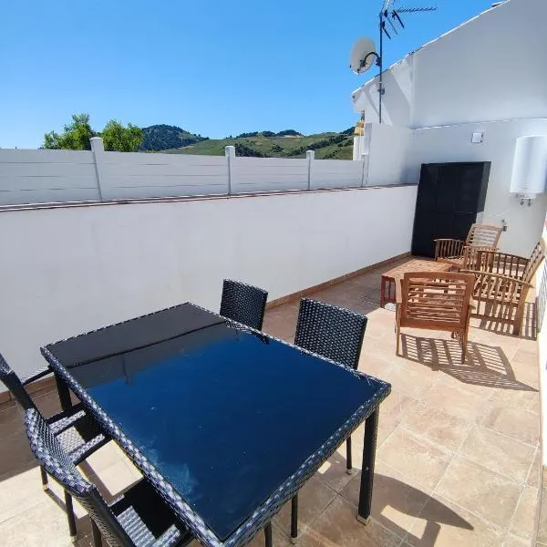 LA CASITA DE ISABEL, casa rural con patio privado en Montecorto, cerca de Ronda y Grazalema, hotel em Montecorto