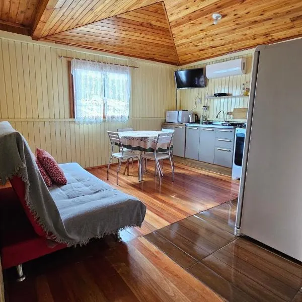 Casa Encantos da Serra em Canela, hotel in Canela