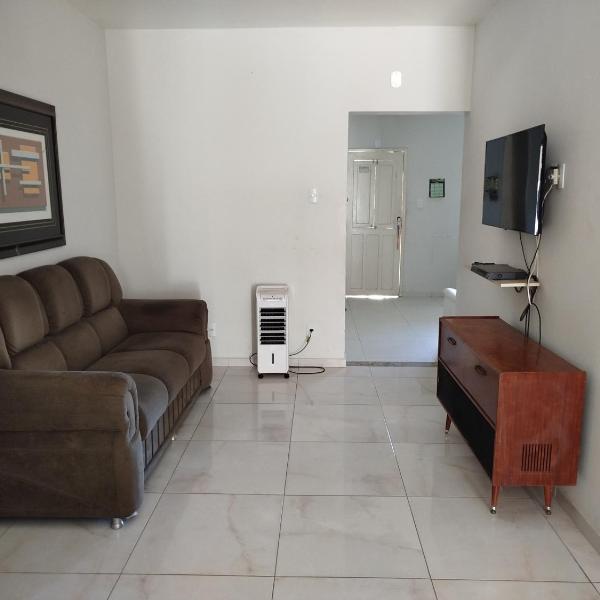 Casa espaçosa e bem localizada - Foto 2