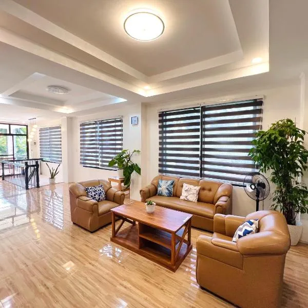 Taylors Plantacion Resort- Grande Second Floor, hotel in Catarman